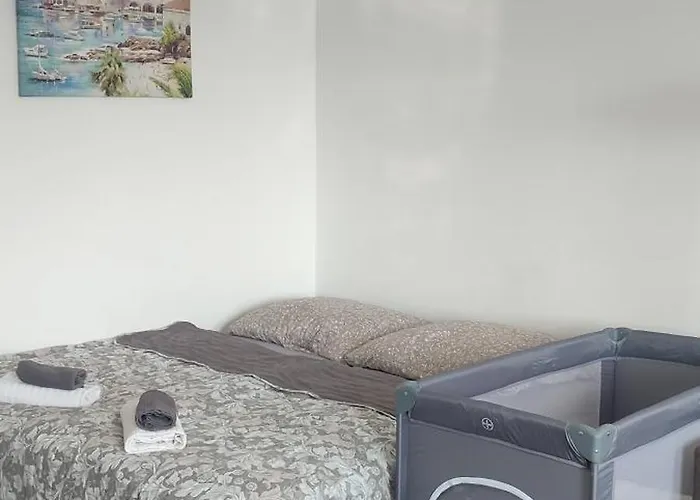 Apartman 10 *